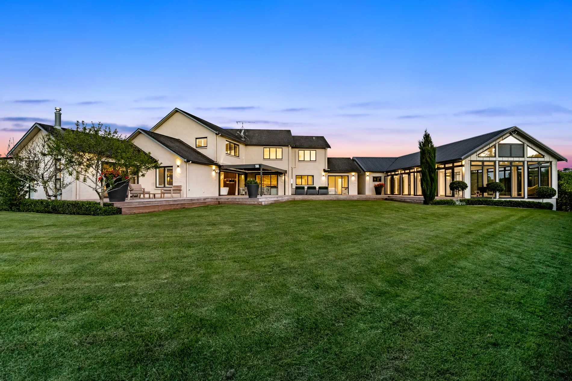 Exterior photo 10