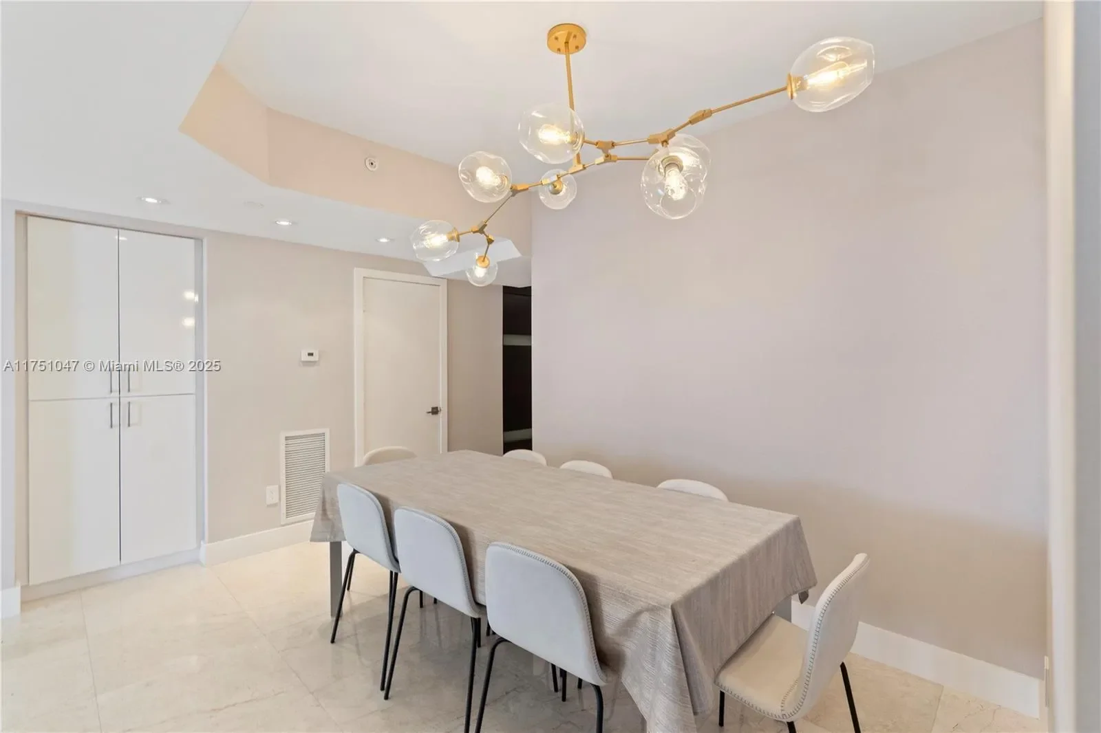 4779 Collins Ave 2204, Miami Beach, Florida, United States. - Photo 13