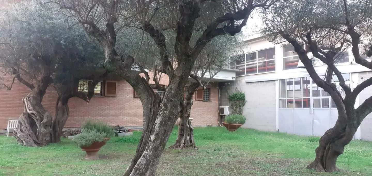 Exterior photo 2