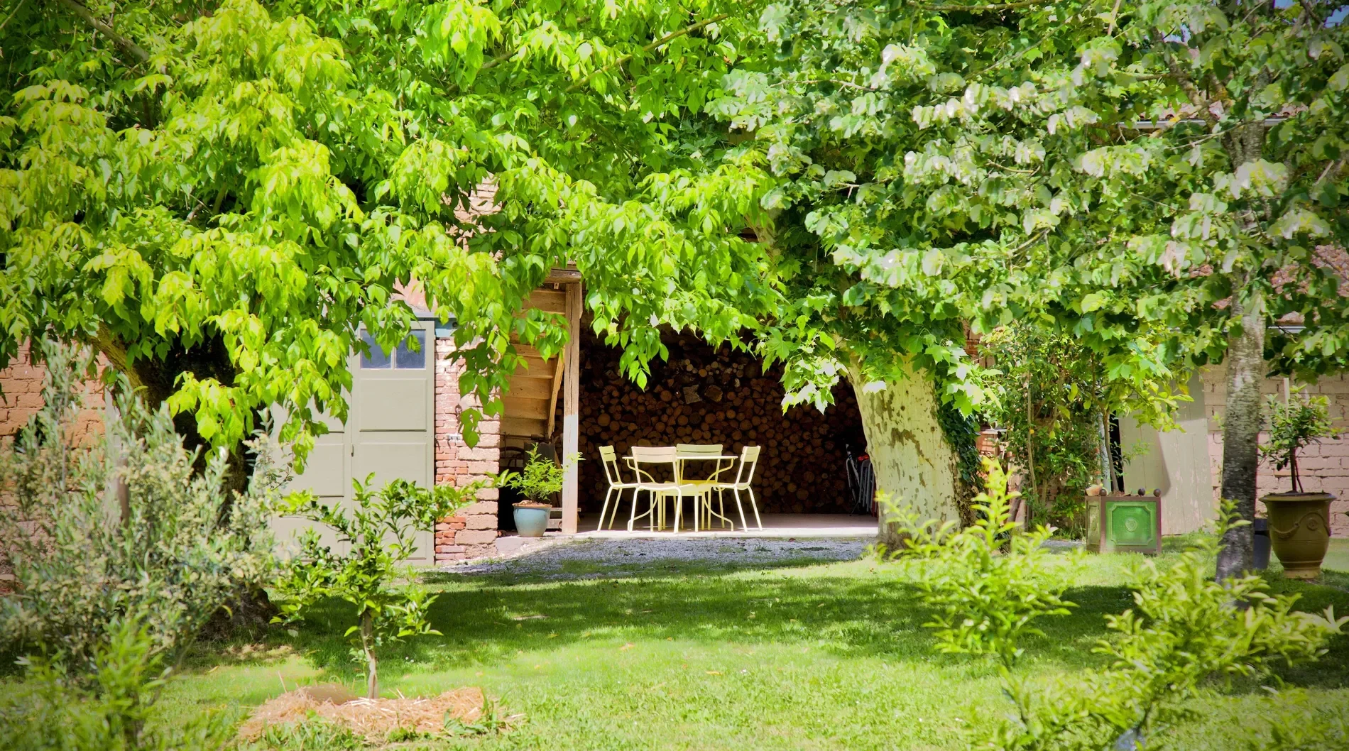 Exterior photo 3