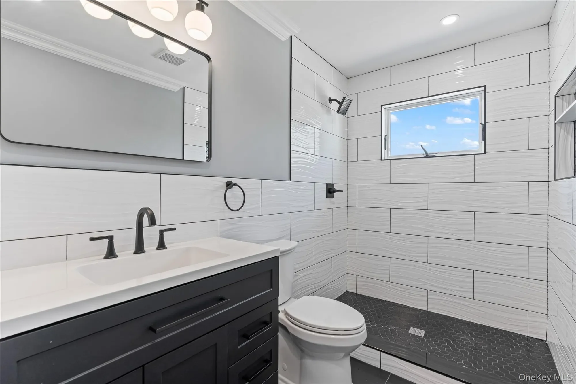 7 S Bay Avenue, Bay Shore, NY 11706, Bay Shore, New York, United States. - Photo 4