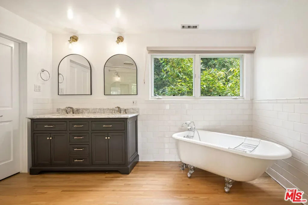 14235 Greenleaf Street, Los Angeles, California, United States. - Photo 2