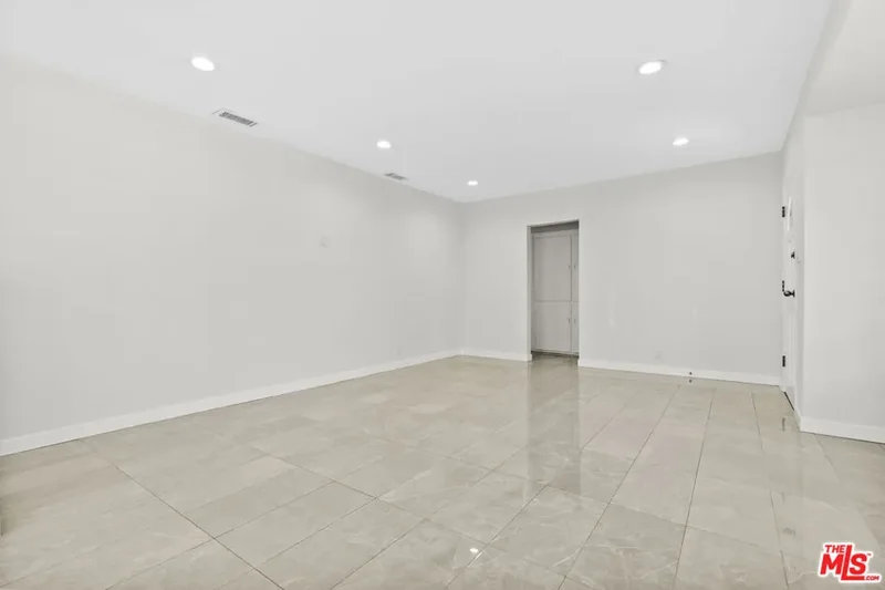 13691 Kelowna Street, Los Angeles, California, United States. - Photo 2