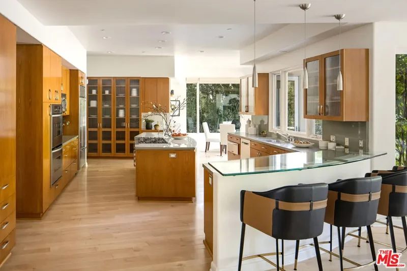 222 Avondale Avenue, Los Angeles, California, United States. - Photo 8