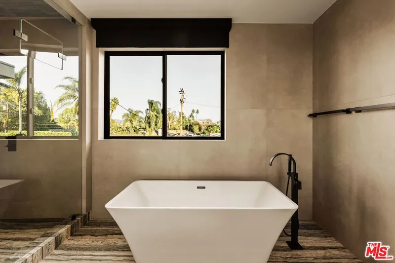 4528 Matilija Avenue, Los Angeles, California, United States. - Photo 25