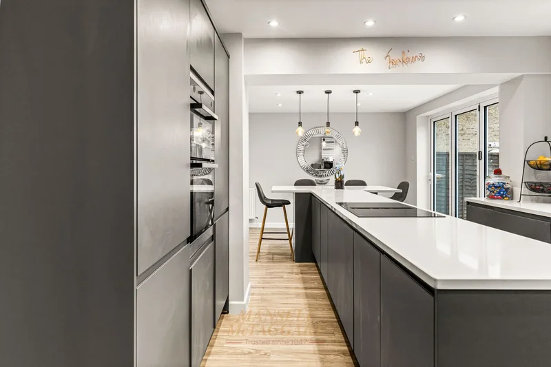 110 Kingsley Road, Horley, RH6 8AW, Horley, England, United Kingdom. - Photo 16