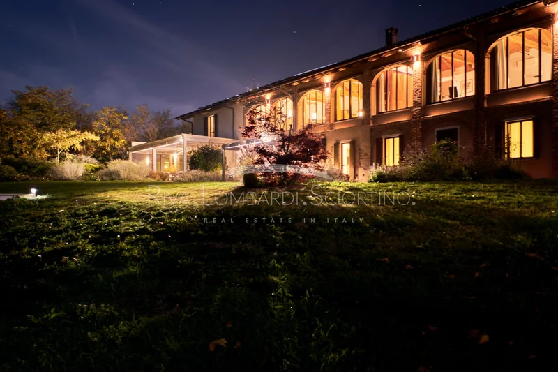 Luxury retreat in Monferrato: Country house with heated pool