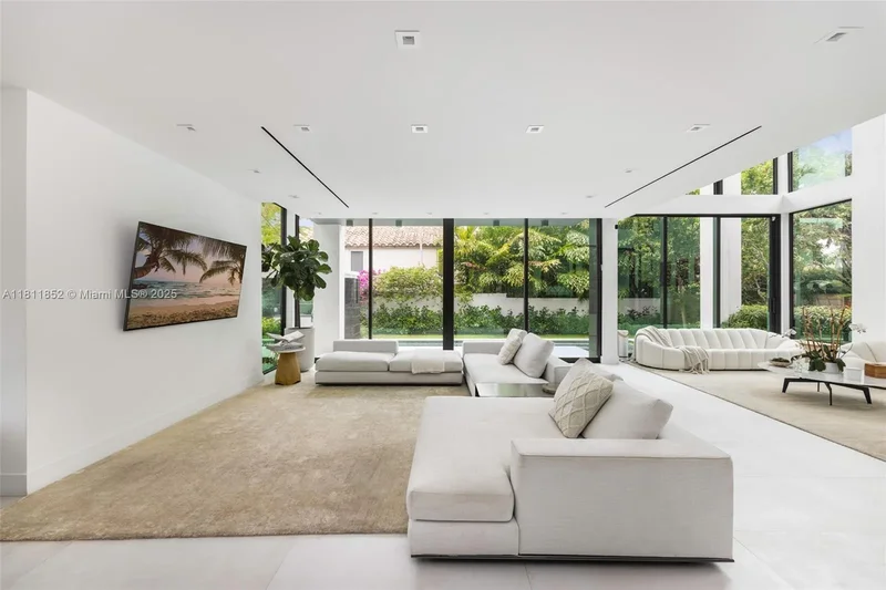 5630 Pine Tree Dr, Miami Beach, Florida, United States. - Photo 14