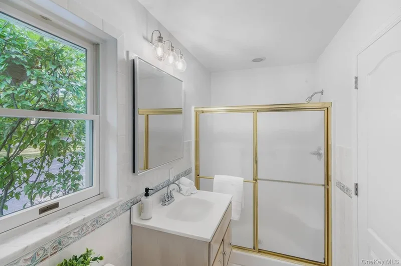 138A Montauk Highway, Westhampton, New York, United States. - Photo 14