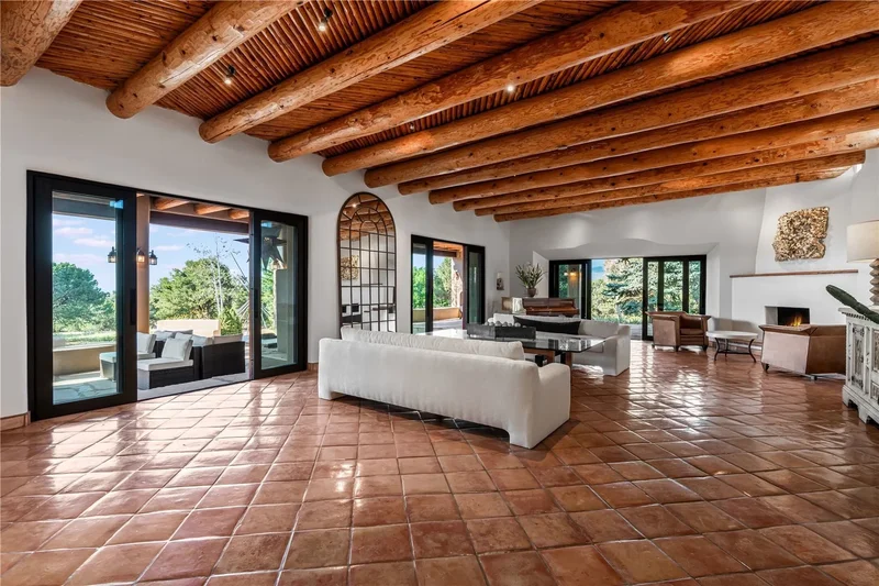 55 Calle San Martin , Santa Fe, NM 87506, Santa Fe, New Mexico, United States. - Photo 2