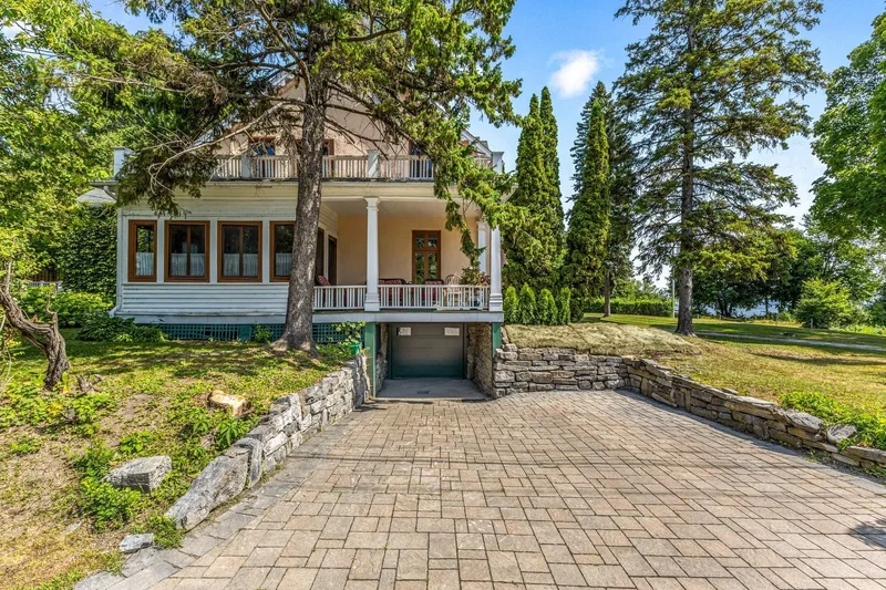 222 Ch. du Bord-du-Lac-Lakeshore, Pointe-Claire, Quebec, Canada. - Photo 7