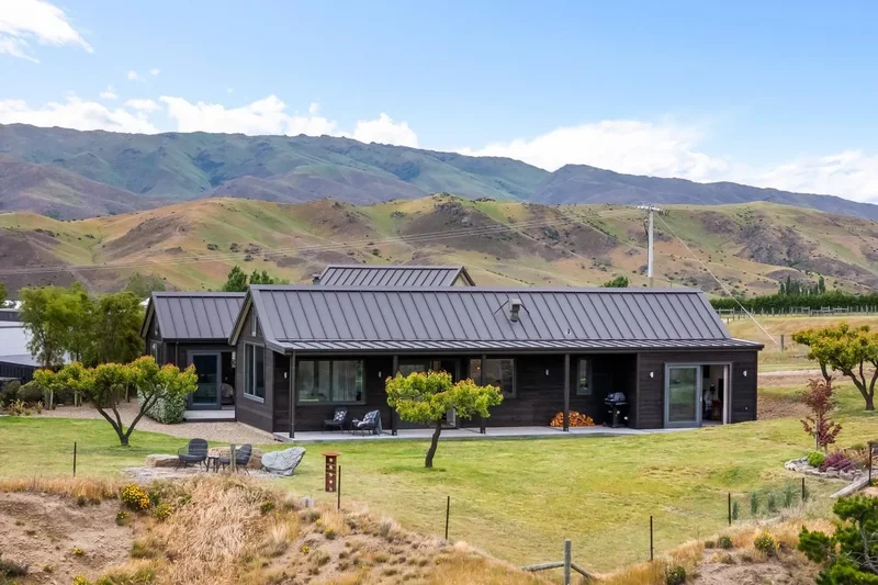 112 Hall Road, Bannockburn, Otago, New Zealand. - Photo 14