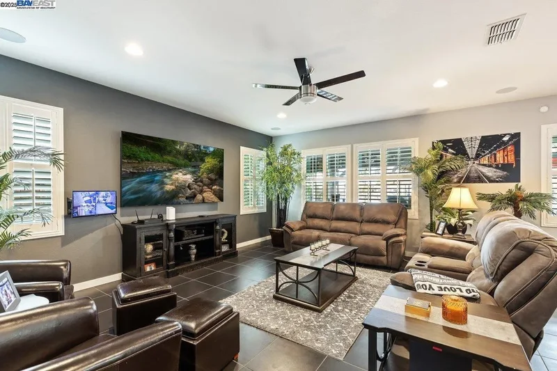 1050 Clear Lake Dr, Oakley, California, United States. - Photo 31