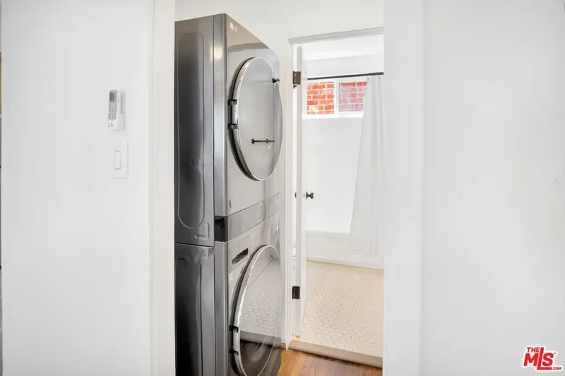 5614 W Adams Boulevard, Los Angeles, California, United States. - Photo 2