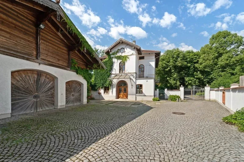 Garching an der Alz, Bavaria, Germany. - Photo 38