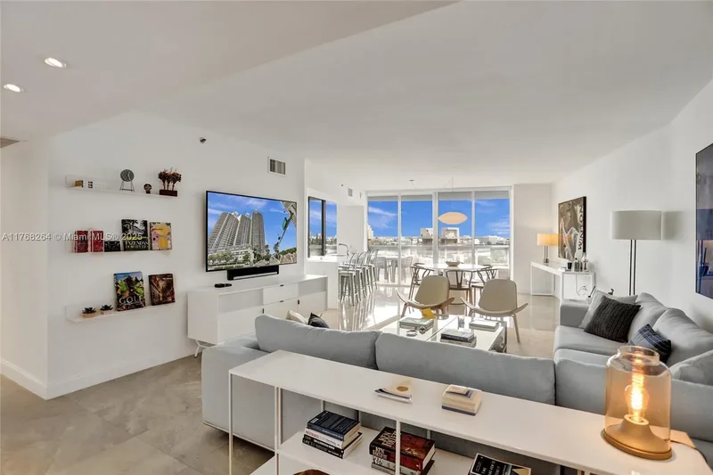 400 Alton Rd 911, Miami Beach, Florida, United States. - Photo 3