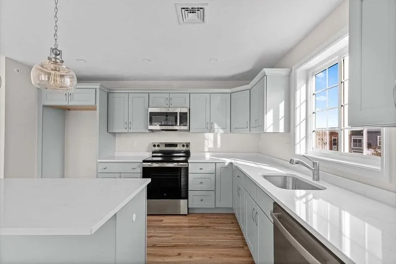 393 Court St #5, Plymouth, MA 02360, Plymouth, Massachusetts, United States. - Photo 3