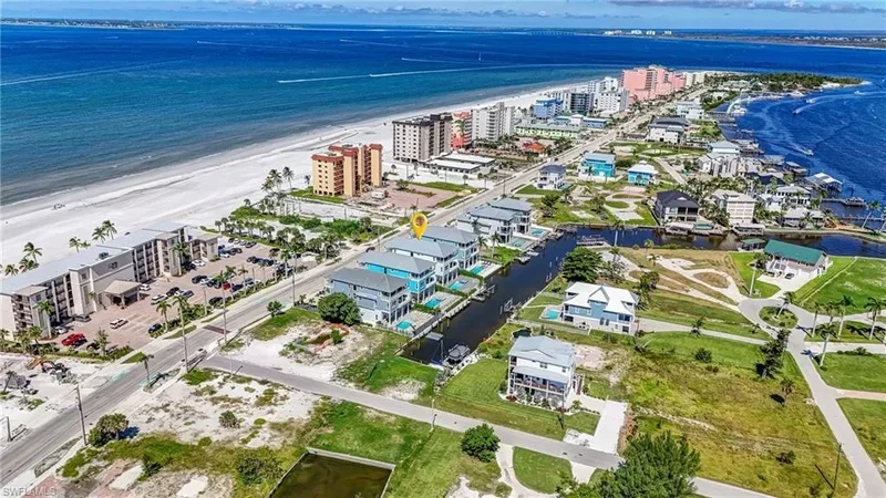 661, Fort Myers Beach, Florida, United States. - Photo 22