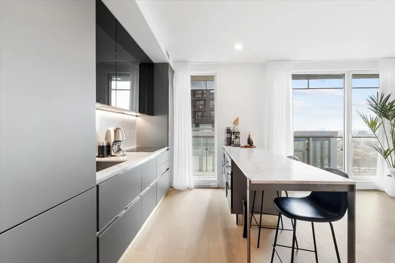 1051 Rue de la Montagne 403, Montréal, Quebec, Canada. - Photo 2