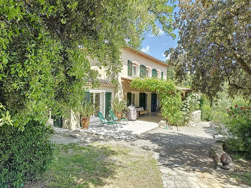 Belle propriété avec maison d'amis , piscine avec cuisine d'été et dependances et vue époustouflante