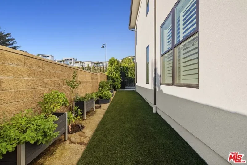 20211 W Liverpool Way, Los Angeles, California, United States. - Photo 48