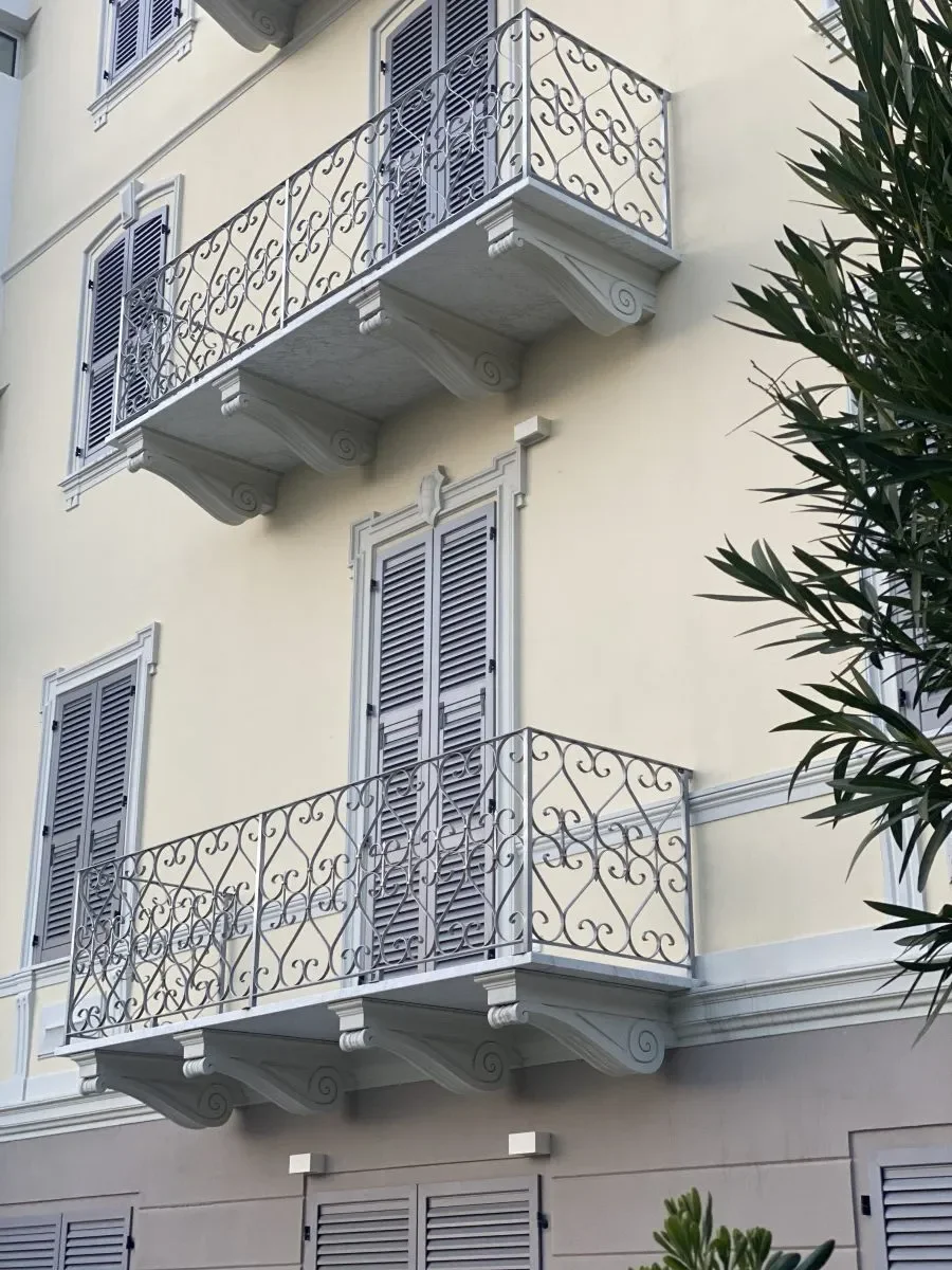 Exterior photo 5