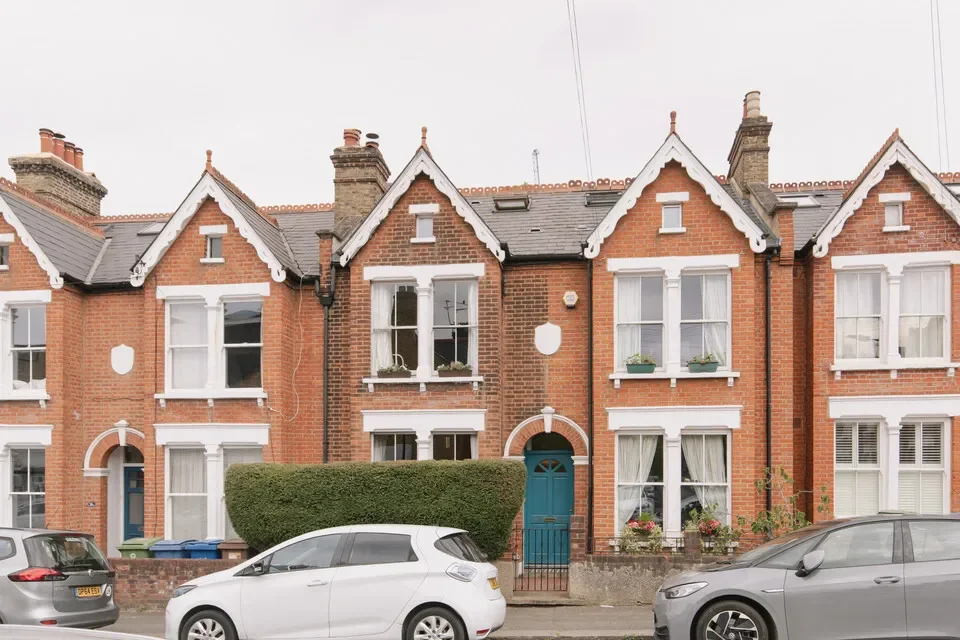 Exterior photo 1