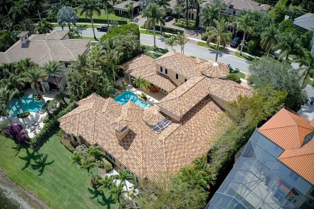 Exterior photo 3