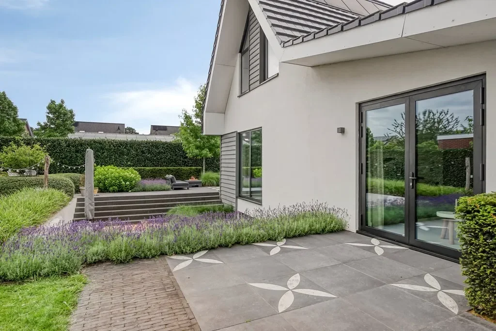 Exterior photo 10