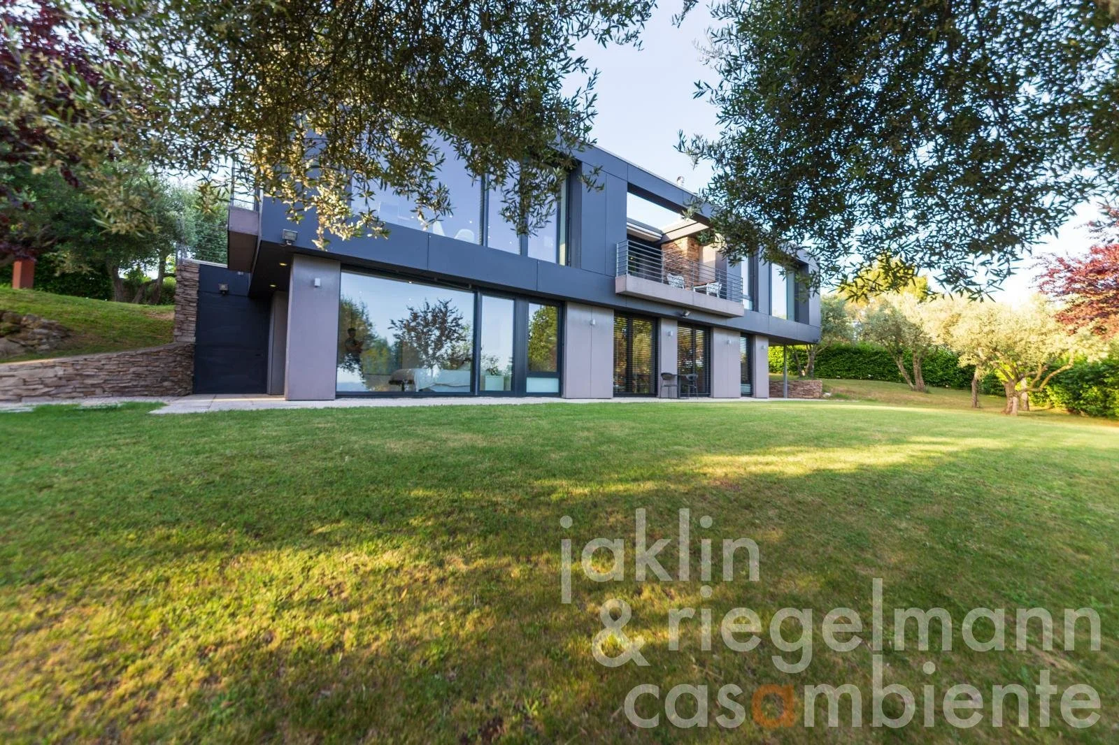 Exterior photo 12