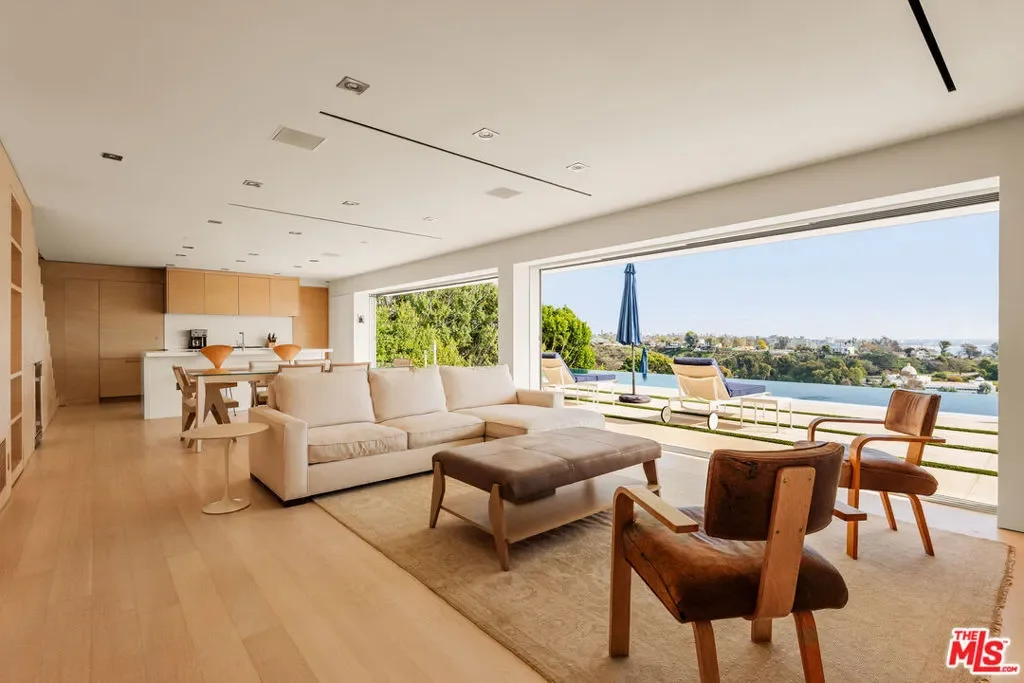 467 Paseo Miramar, Los Angeles, California, United States. - Photo 33