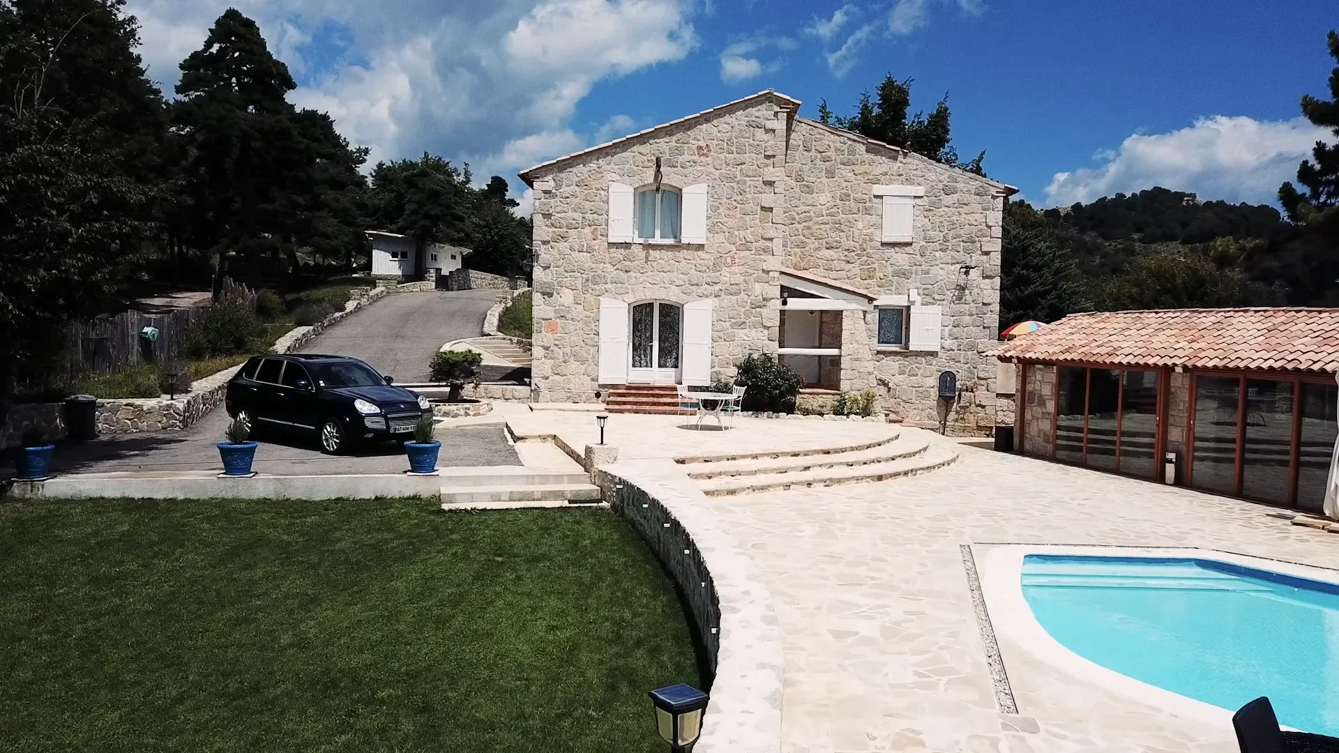 Exterior photo 8