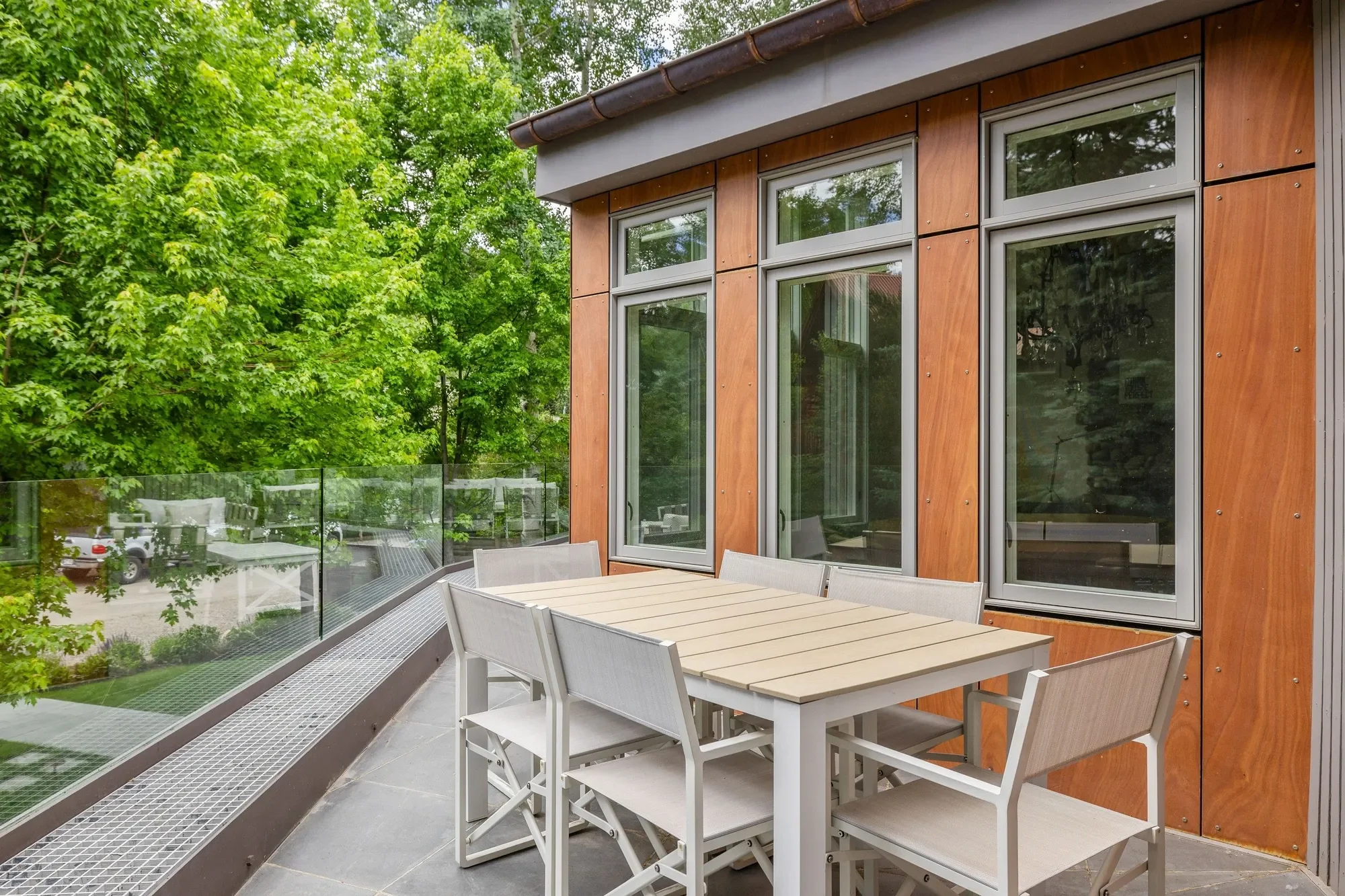 Exterior photo 7