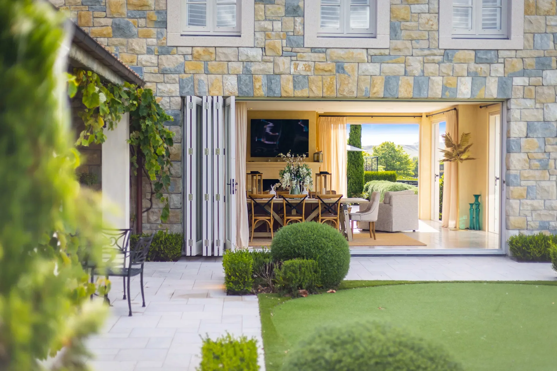 Exterior photo 5