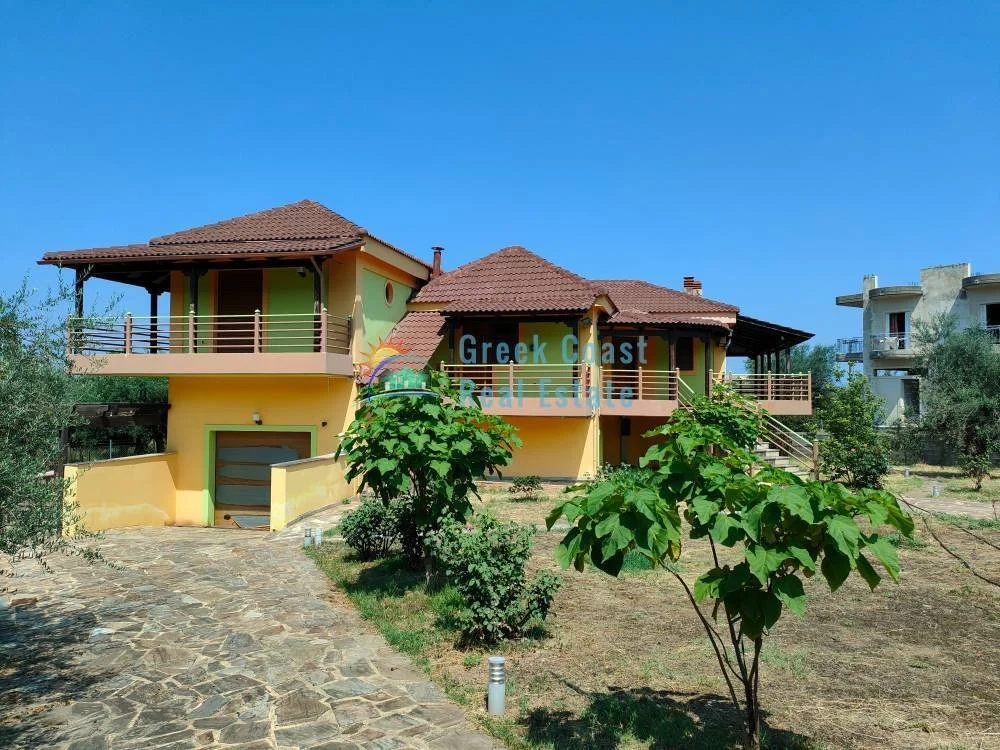 Exterior photo 2