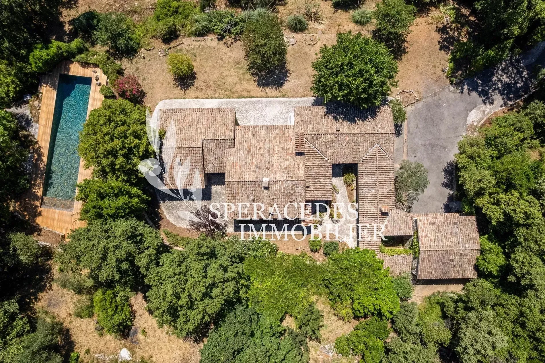Exterior photo 7