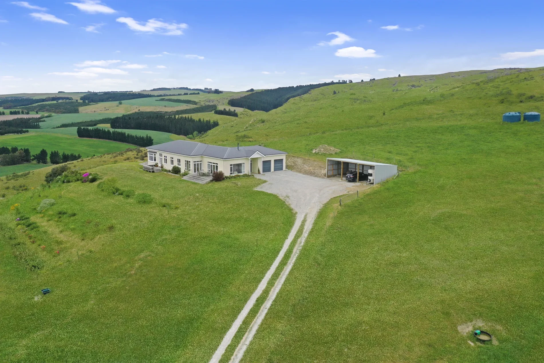 Exterior photo 5