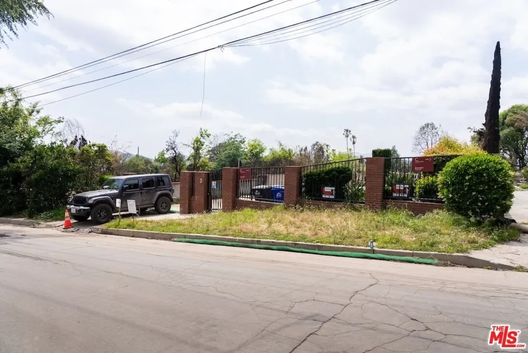 3359 Glenrose Ave, Altadena, California, United States. - Photo 18