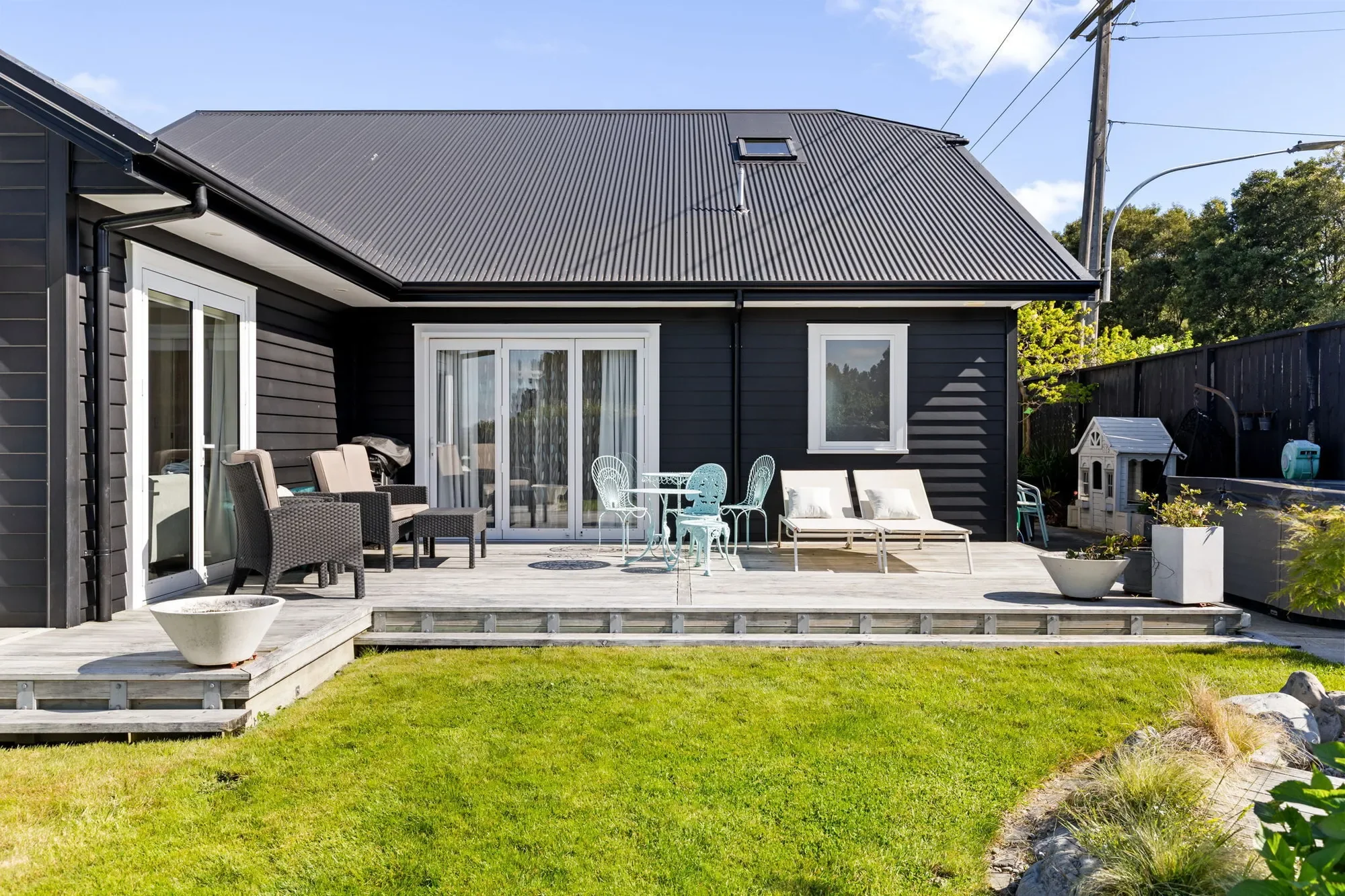 Exterior photo 7