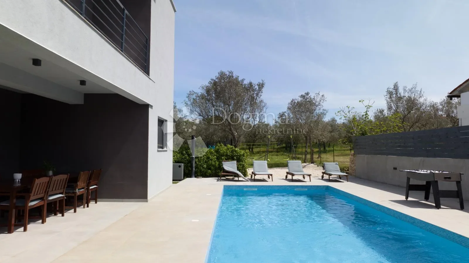 Exterior photo 10