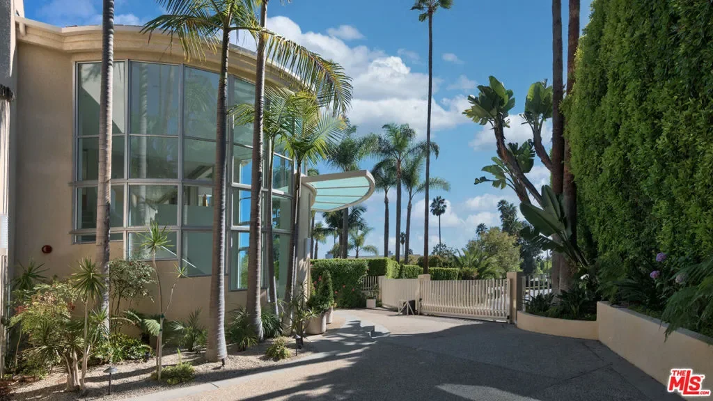 816 Monte Leon Drive, Beverly Hills, California, United States. - Photo 1