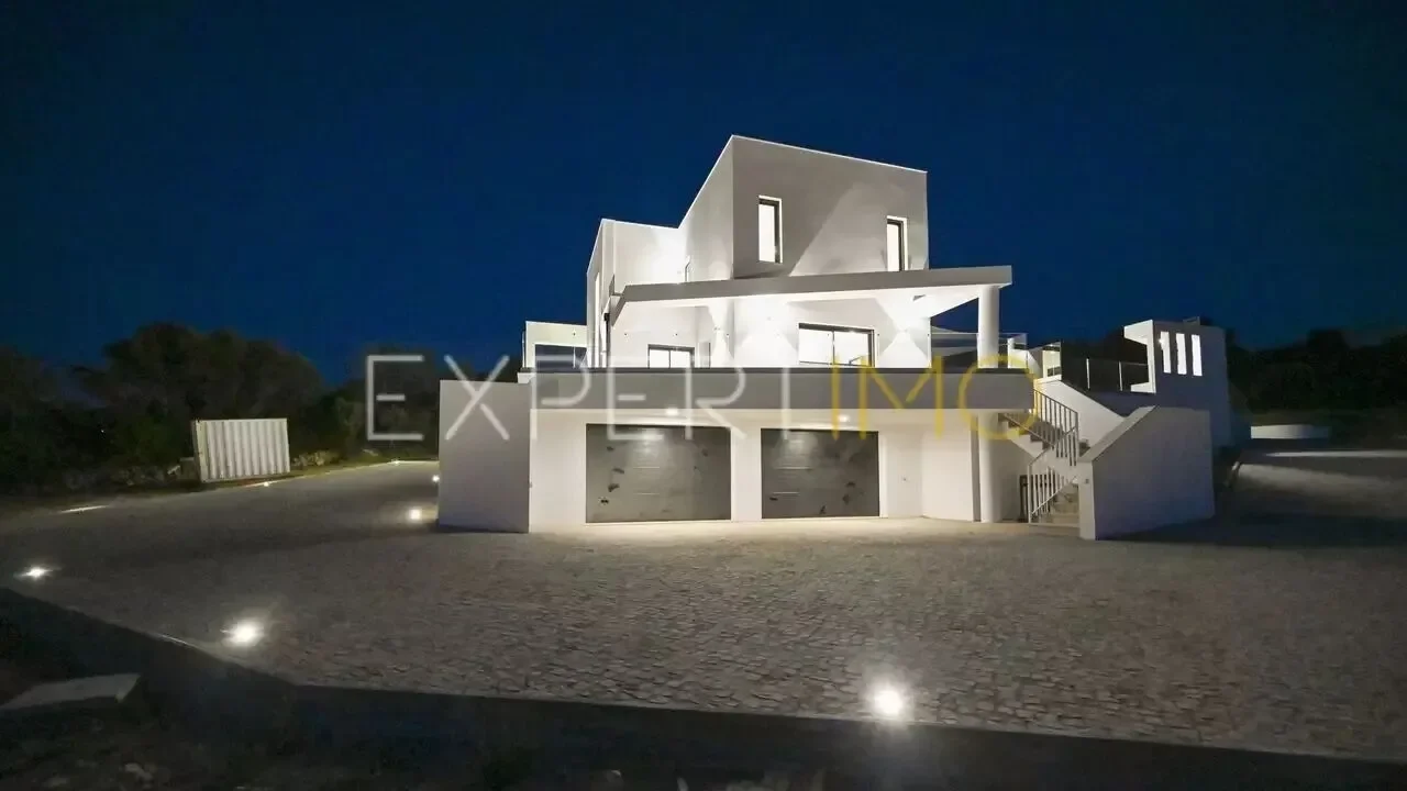Exterior photo 9