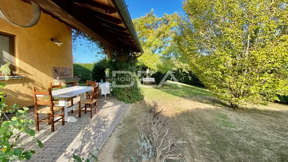 Exterior photo 5