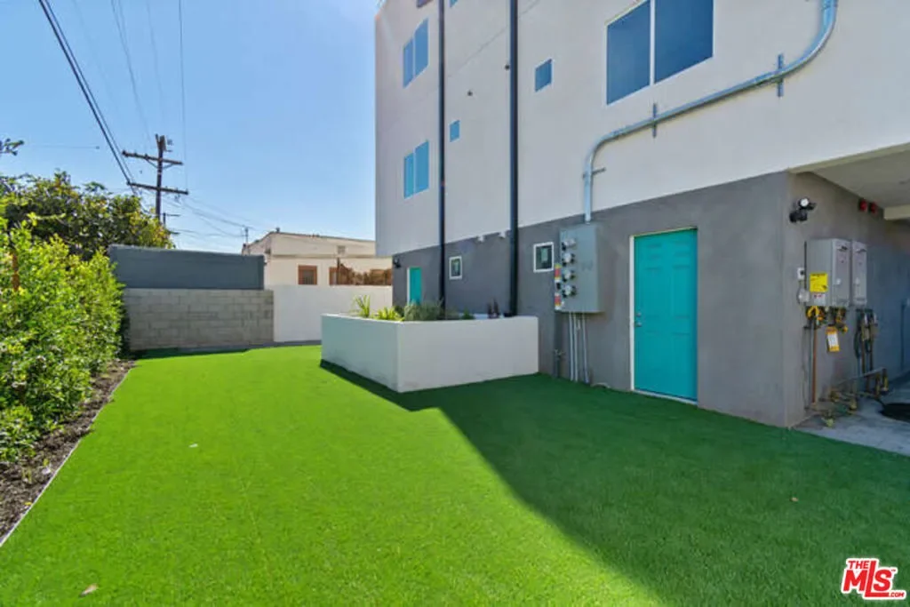2636 Virginia Road, Los Angeles, California, United States. - Photo 13