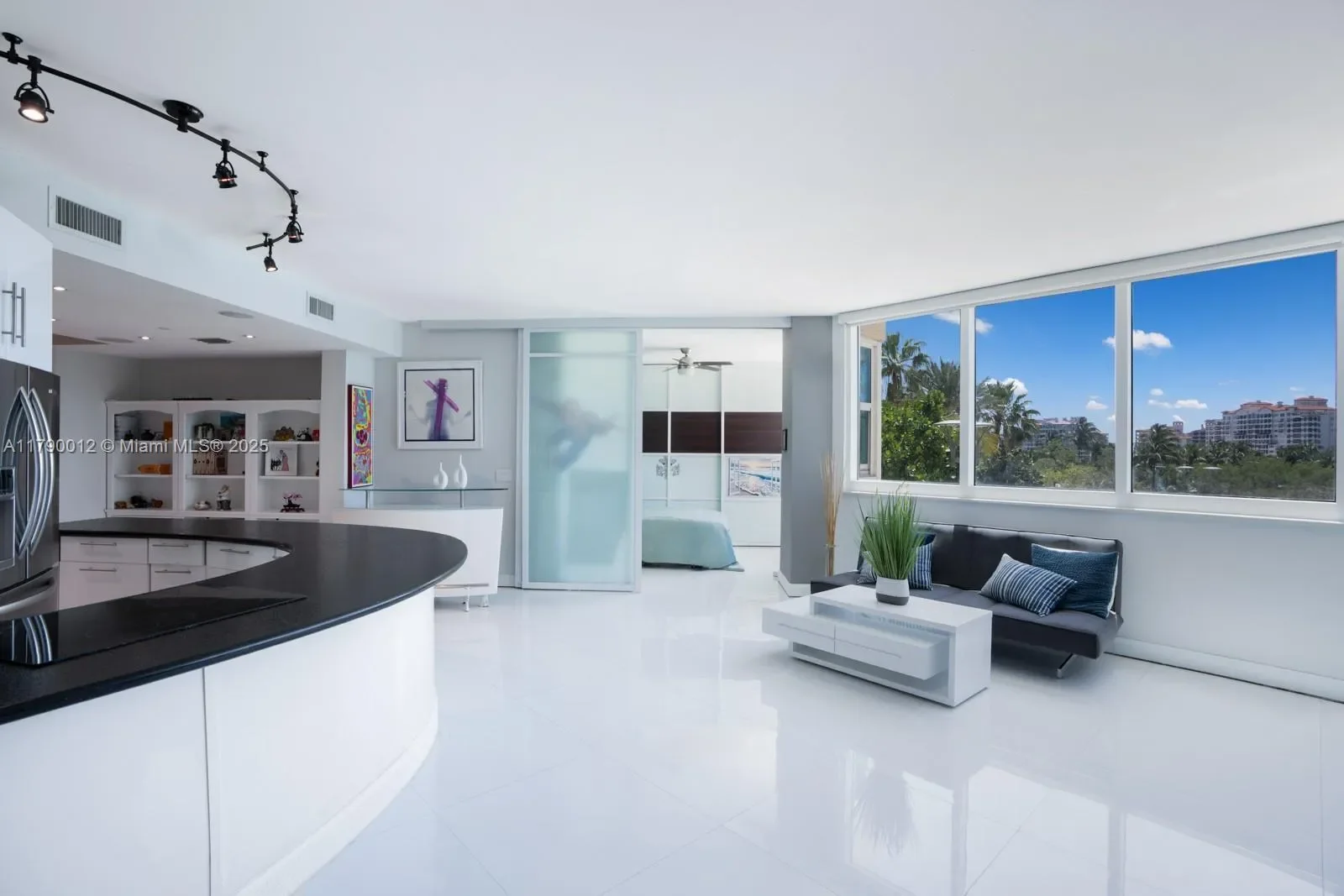 300 S Pointe Dr, Miami Beach, Florida, United States. - Photo 12