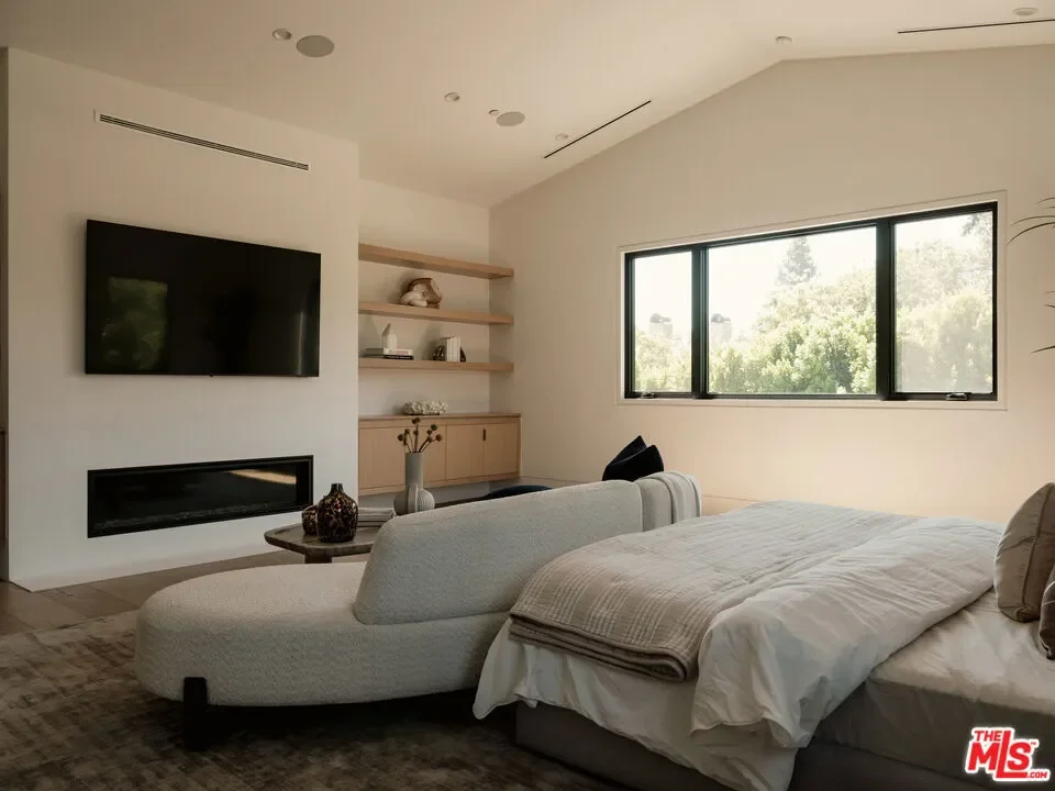 17228 Otsego Street, Los Angeles, California, United States. - Photo 12