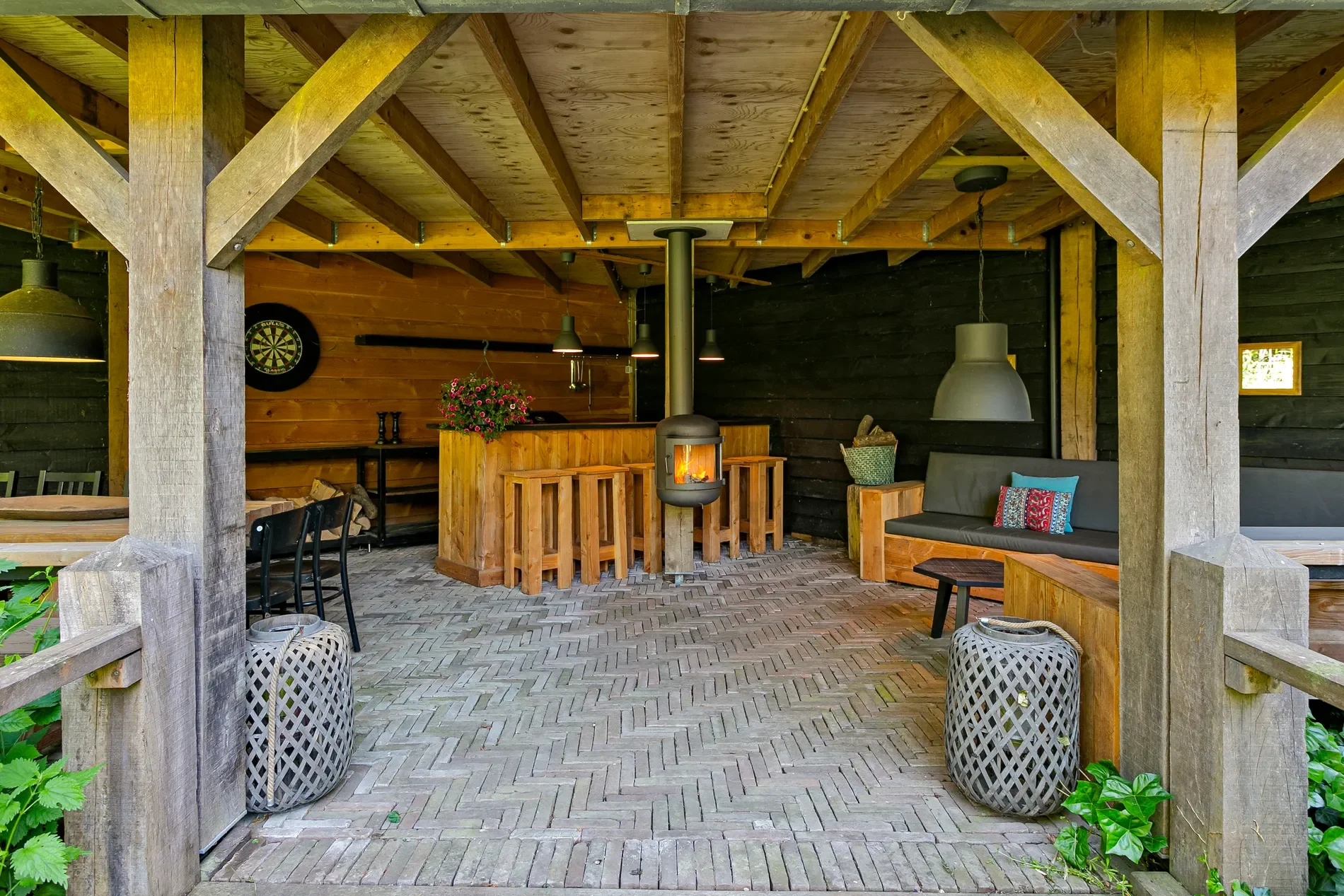 Exterior photo 10
