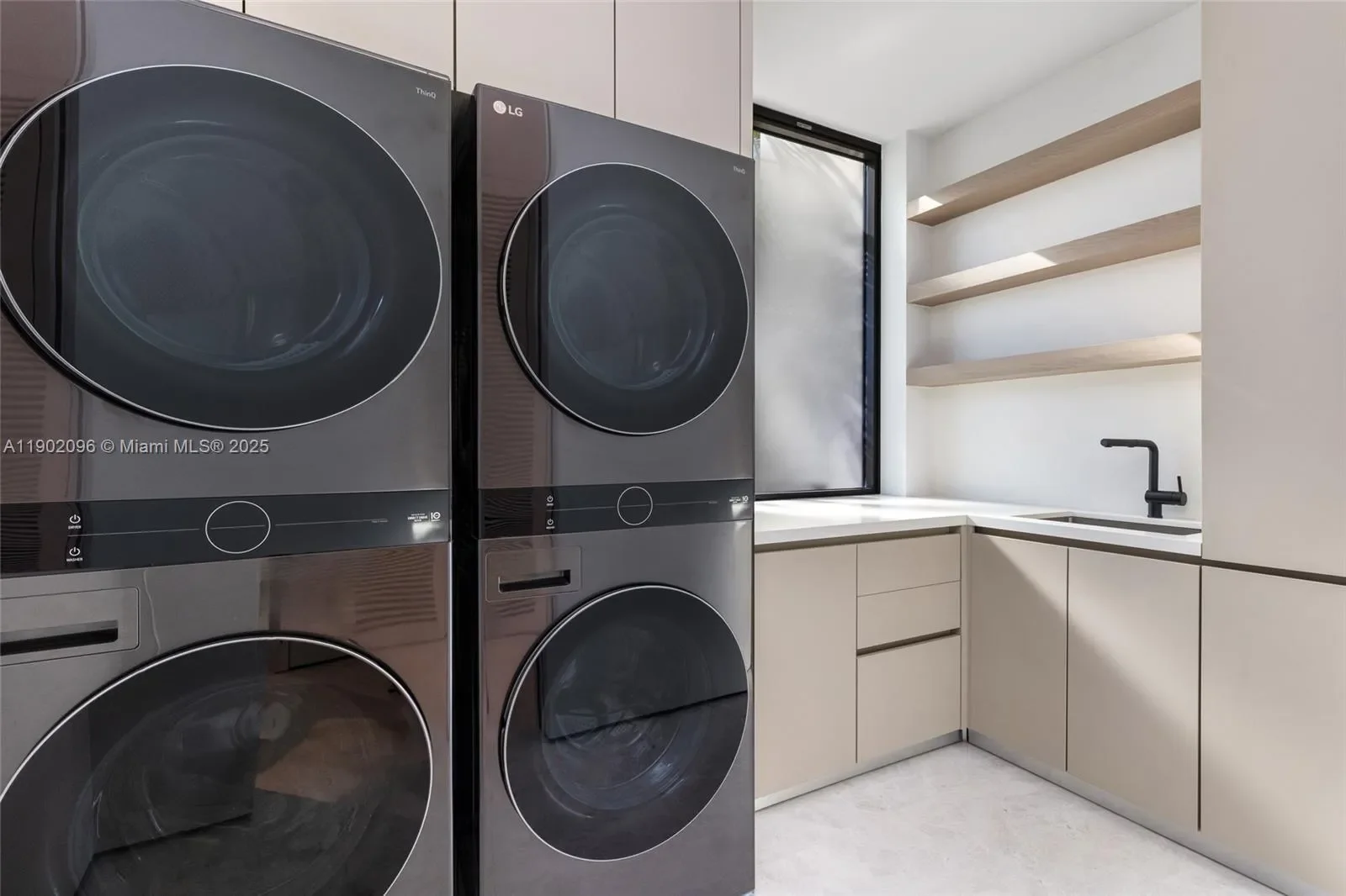 11404 N Bayshore Dr, North Miami Beach, Florida, United States. - Photo 50