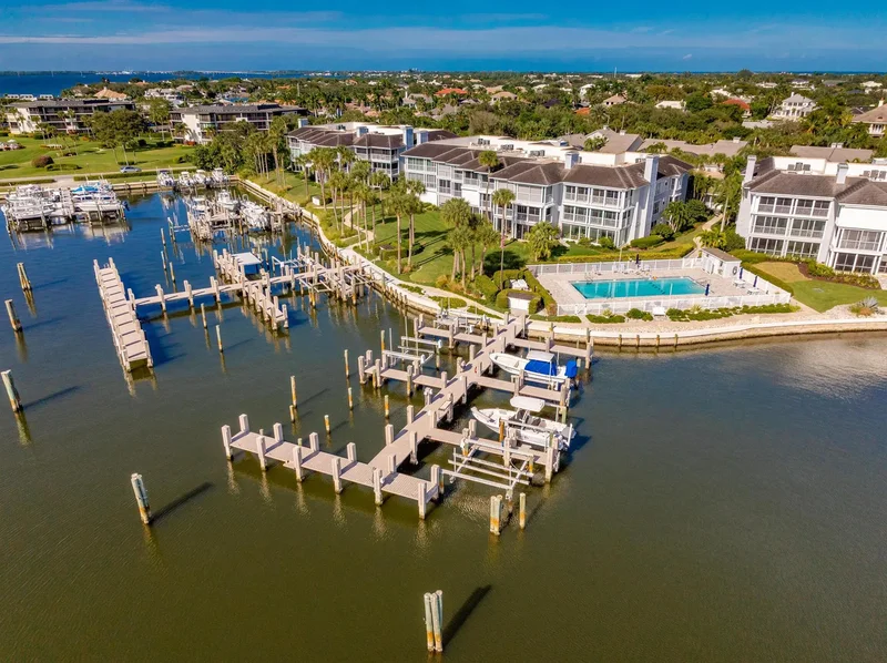 1903 Bay Road 205, Vero Beach, Florida, United States. - Photo 52