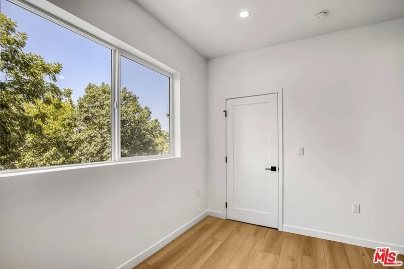 10828 Hesby Street, Los Angeles, California, United States. - Photo 59